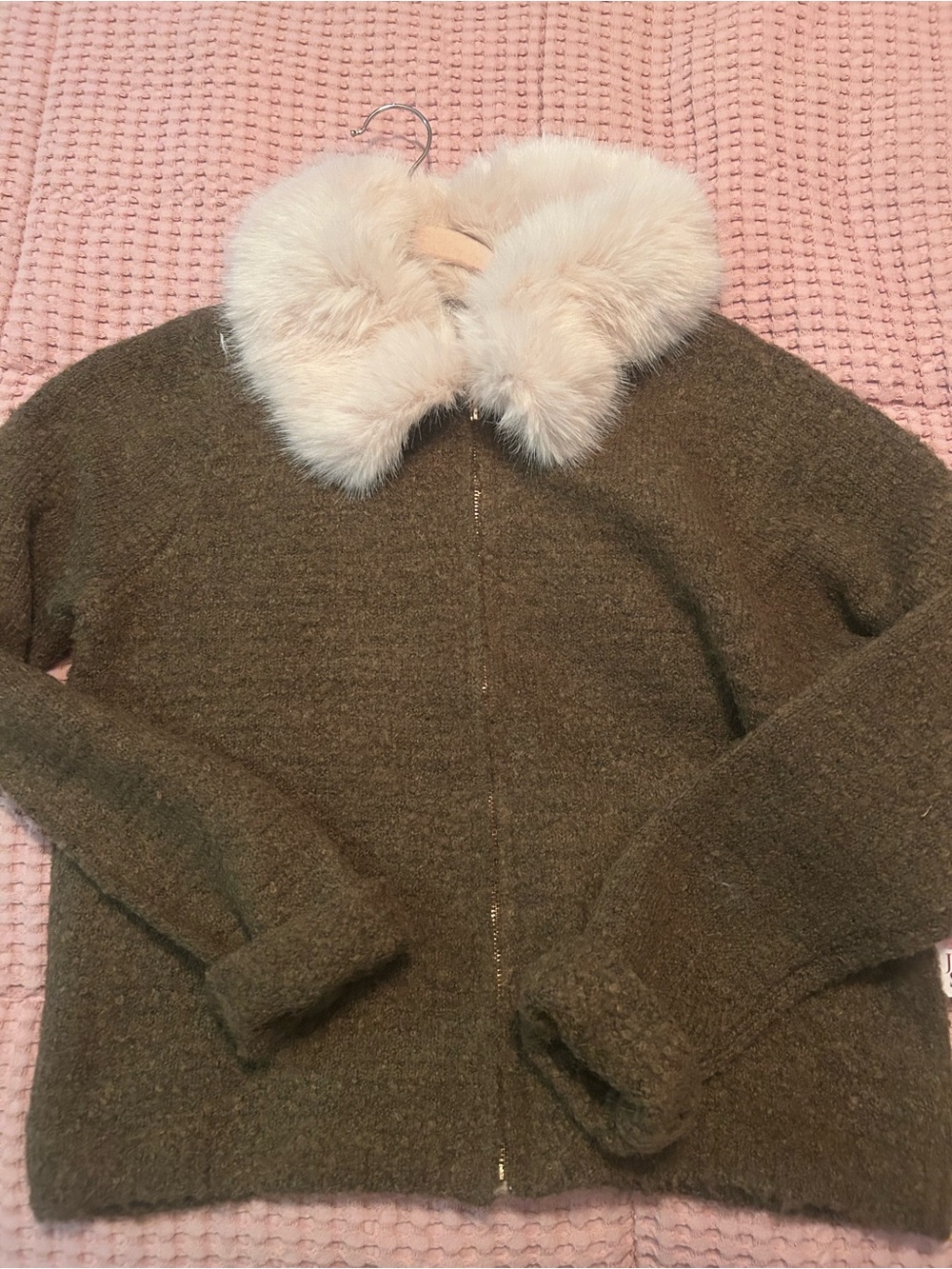 Jaclyn Smith Olive Green Jacket with Light Beige Collar
